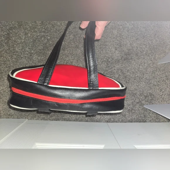 Atenti Red and Black Purse, Zippered Closure Tote Bag, Excellent Condition - Picture 11 of 13